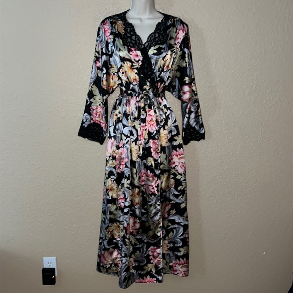 Sz S Natori Neiman Marcus Black Long Floral Robe with Black Lace